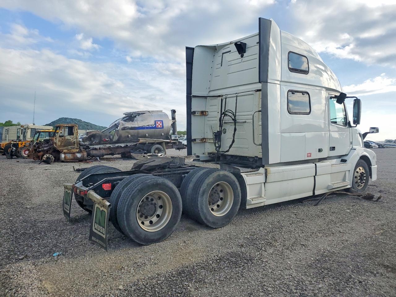 2018 Volvo Vn VIN 4V4NC9EHXJN961245 photo 4