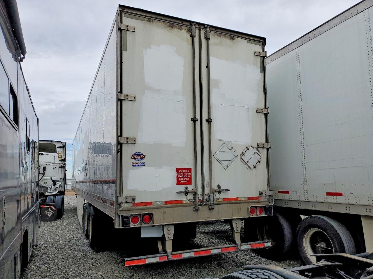 2015 UTILITY All models VIN 1UYVS2533FG088087 photo 3