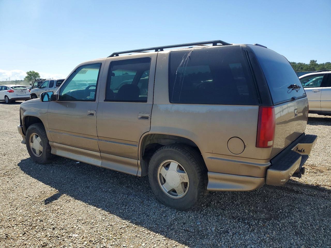 1996 GMC Yukon VIN 1GKEK13R3TJ737308 photo 2