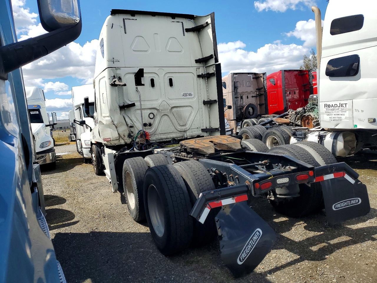 2019 FREIGHTLINER All other VIN 3AKJHHDR5KSKE1423 photo 3
