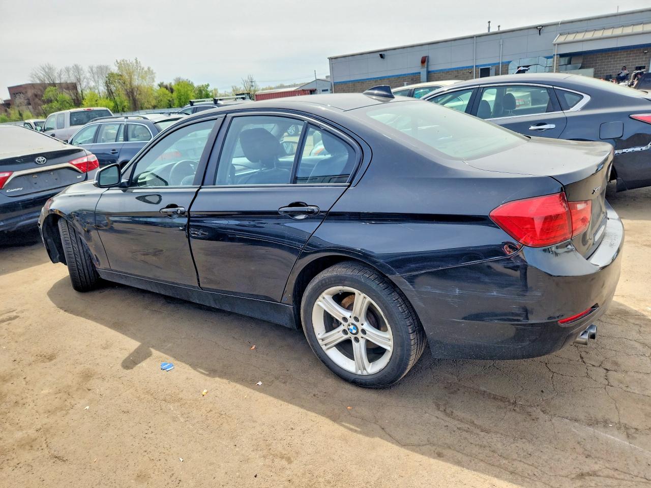 2013 BMW 3 series VIN WBA3B5G51DNS01367 photo 2