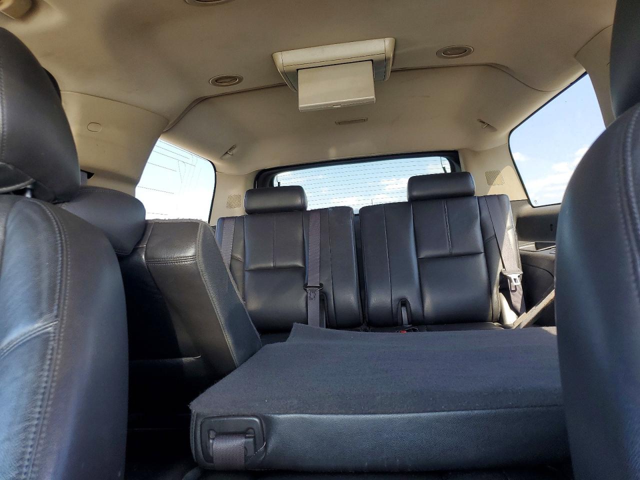 2013 Chevrolet Suburban VIN 1GNSKJE74DR146070 photo 10