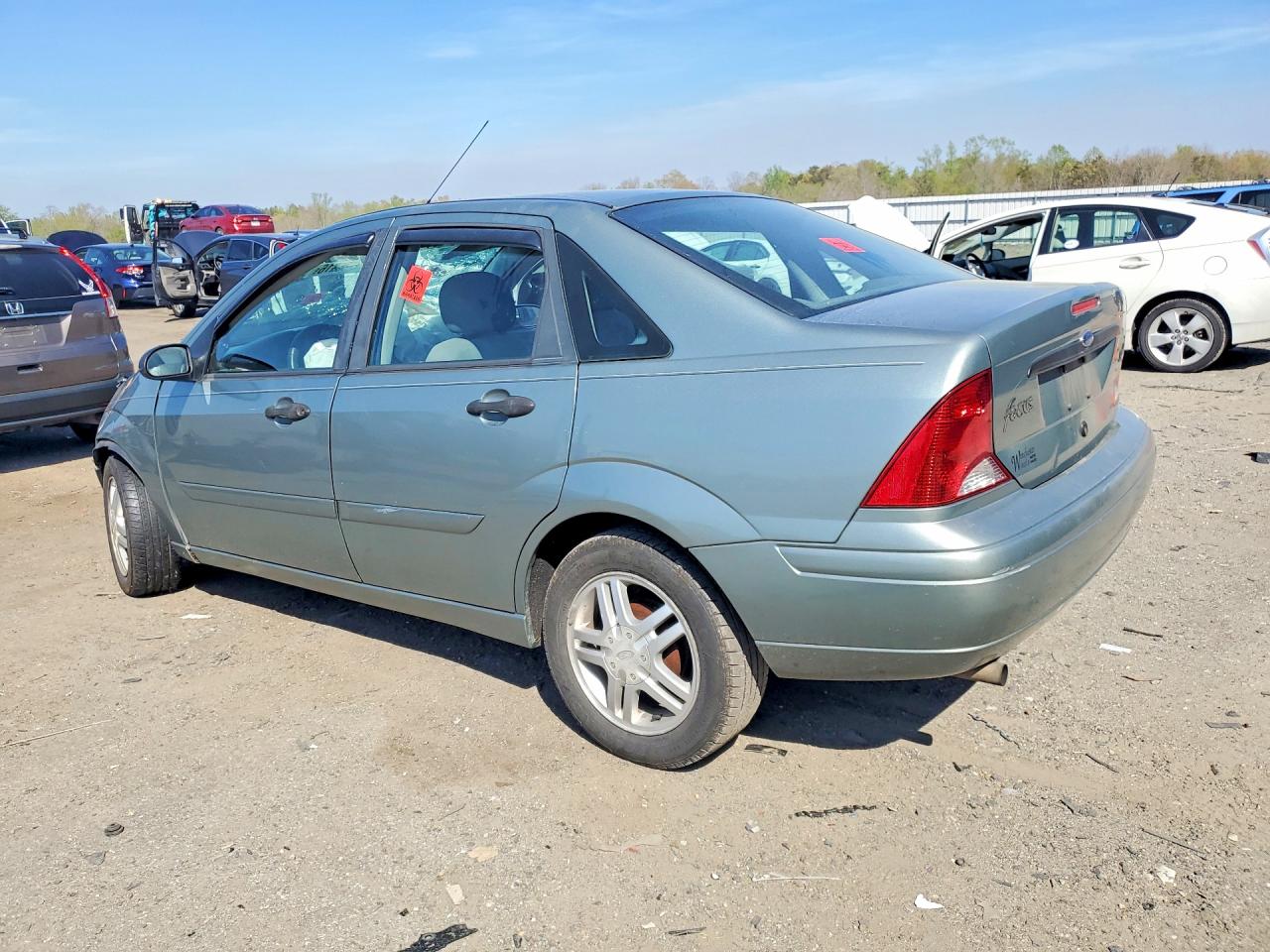 2003 Ford Focus VIN 1FAFP34333W158139 photo 2
