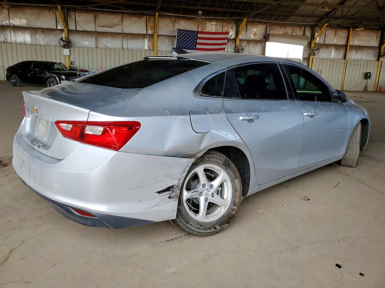2018 Chevrolet Malibu VIN 1G1ZB5ST5JF173221 photo 3