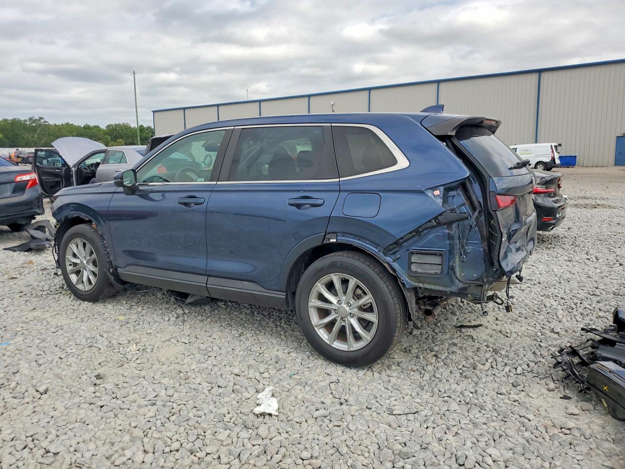 2023 Honda Crv VIN 2HKRS3H78PH300032 photo 2
