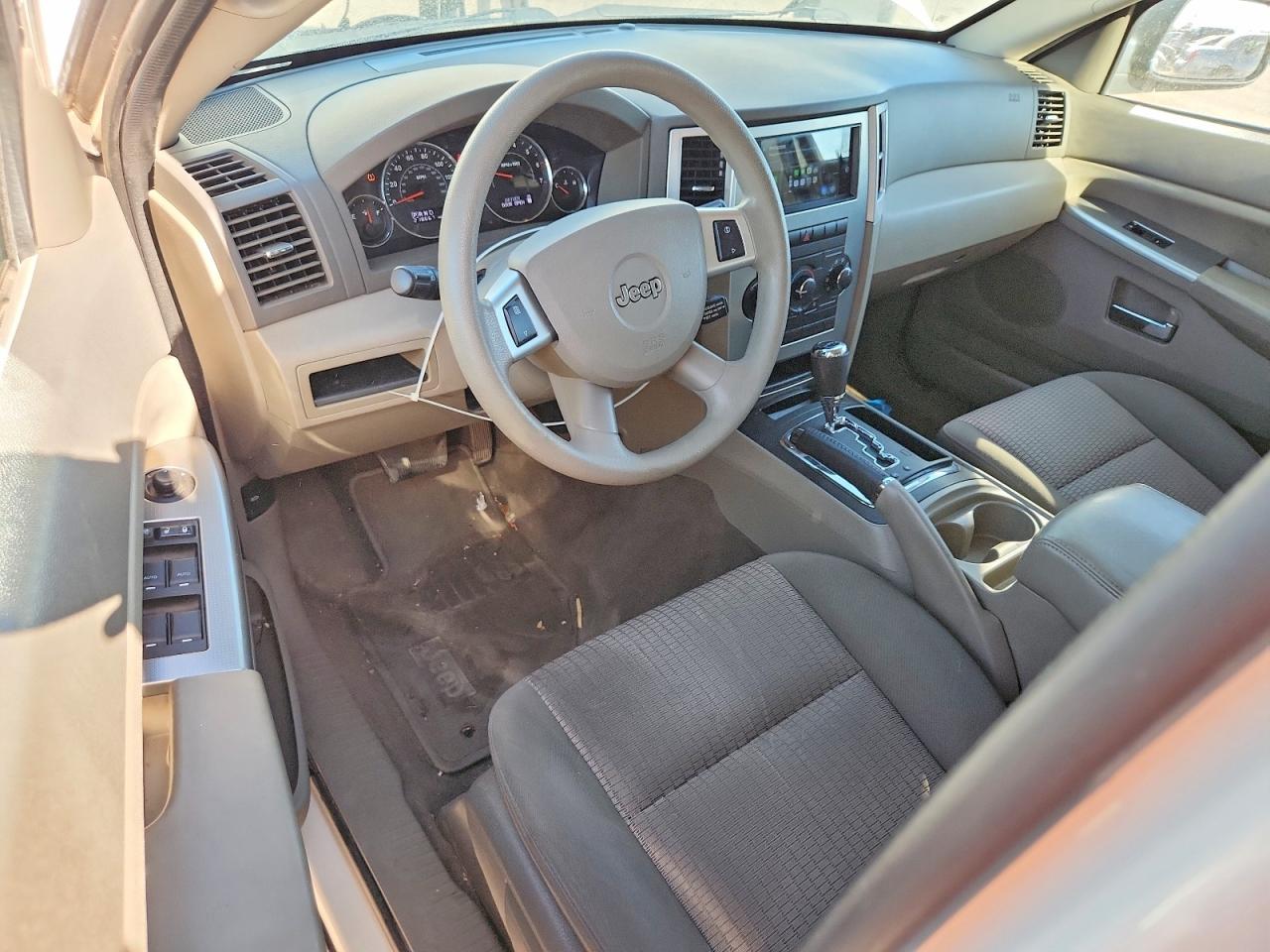2009 Jeep Cherokee VIN 1J8GR48K19C516597 photo 8