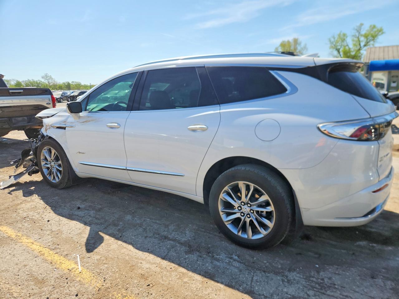 2023 Buick Enclave VIN 5GAEVCKW3PJ183037 photo 2