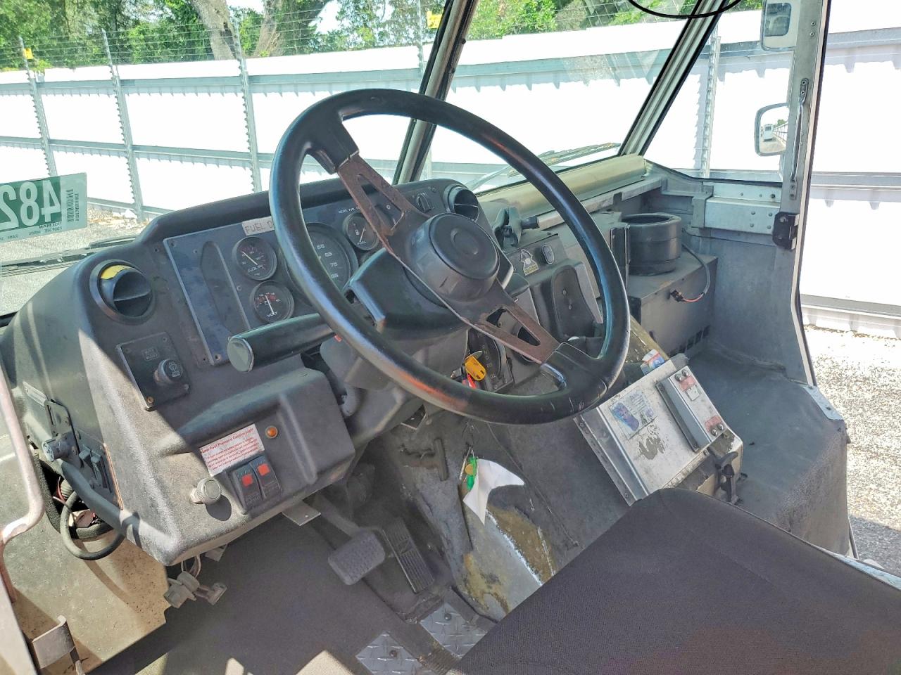 2000 FREIGHTLINER All other VIN 4UZA5FAC4YCG63839 photo 8