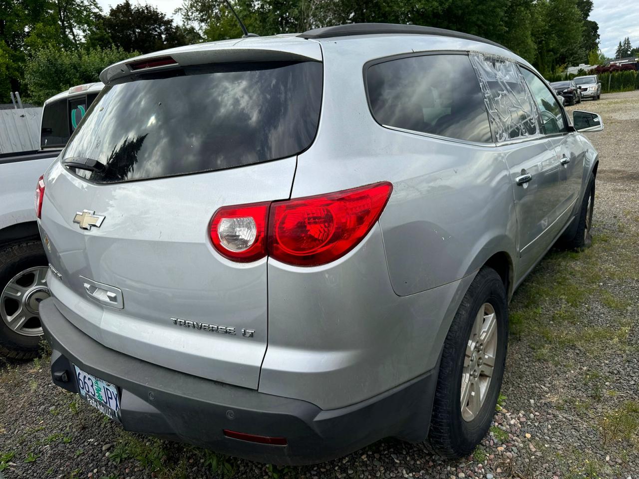 2010 Chevrolet Traverse VIN 1GNLVGED8AS106129 photo 4