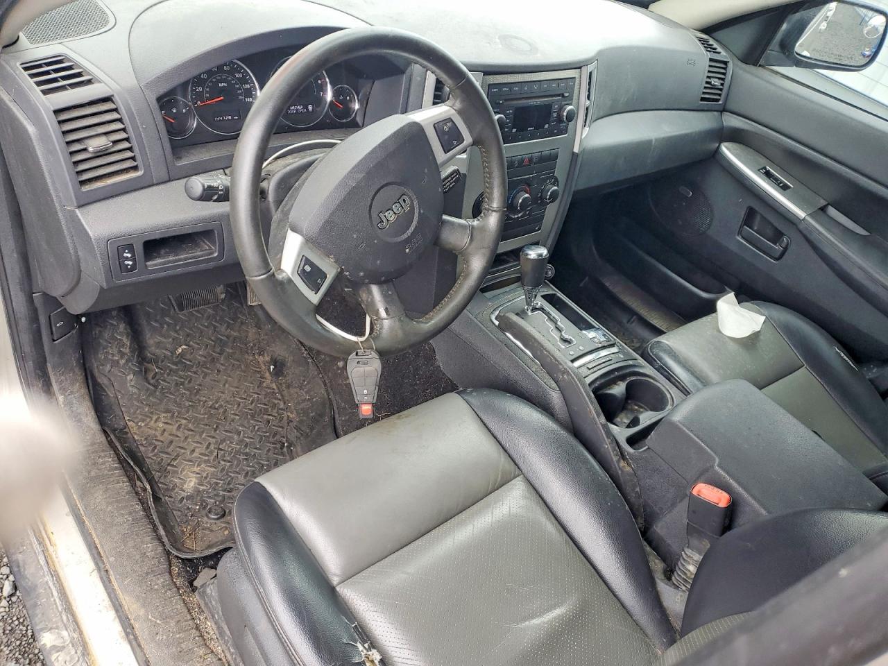 2008 Jeep Cherokee VIN 1J8HR48NX8C243589 photo 8
