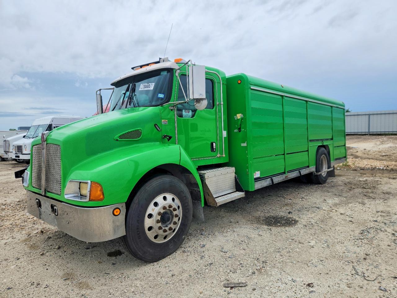 2007 KENWORTH All other VIN 2NKMHZ7X17M206408 photo 2