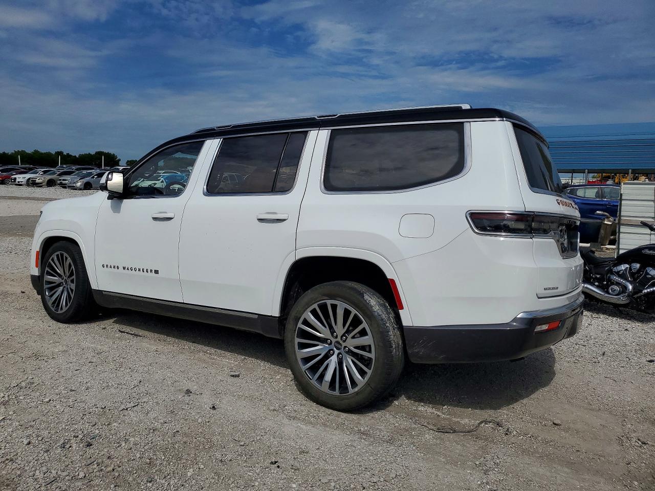 2022 Jeep Grand wago VIN 1C4SJVGJ4NS118405 photo 2