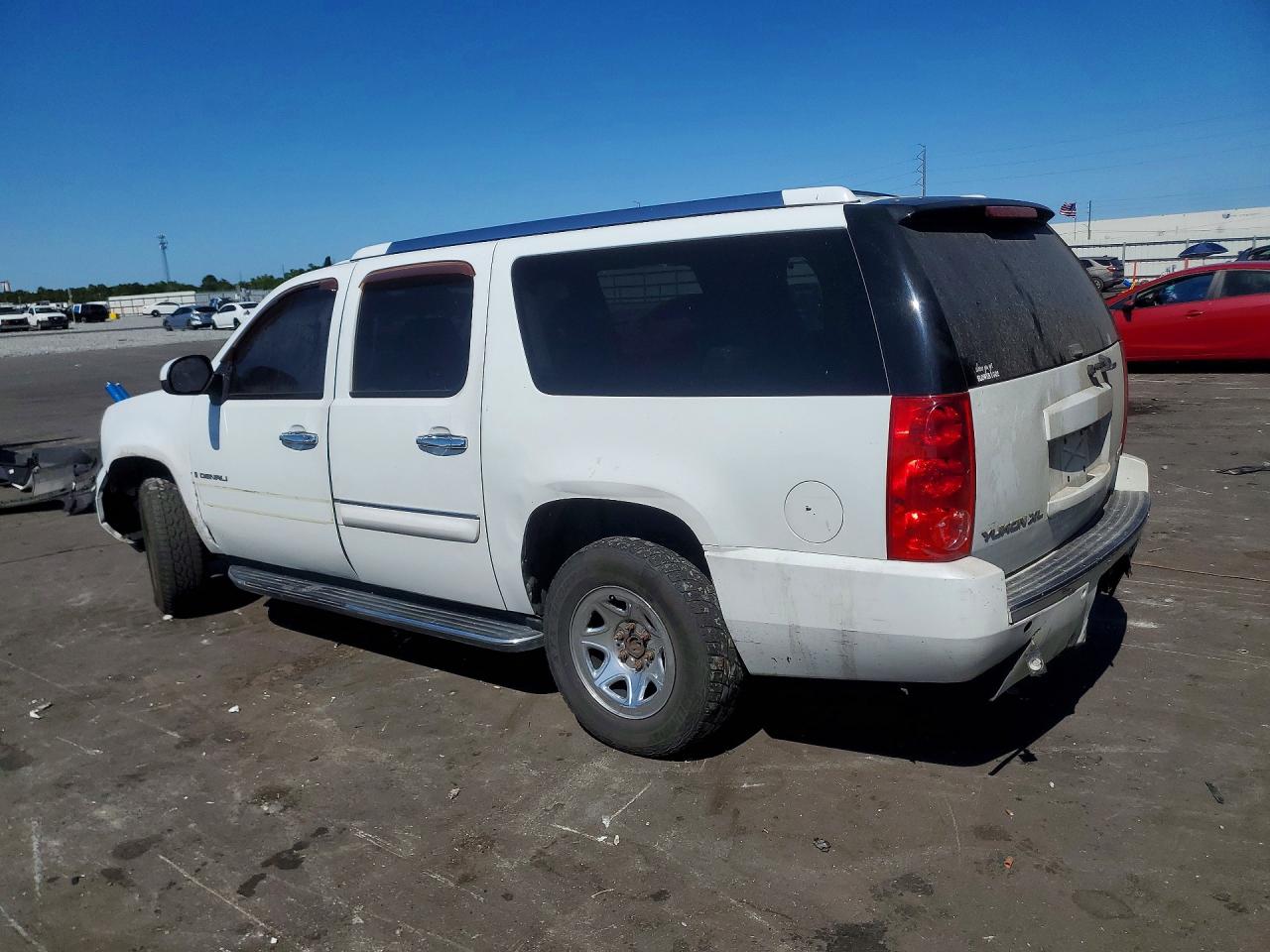 2008 GMC Yukon VIN 1GKFK668X8J188122 photo 2