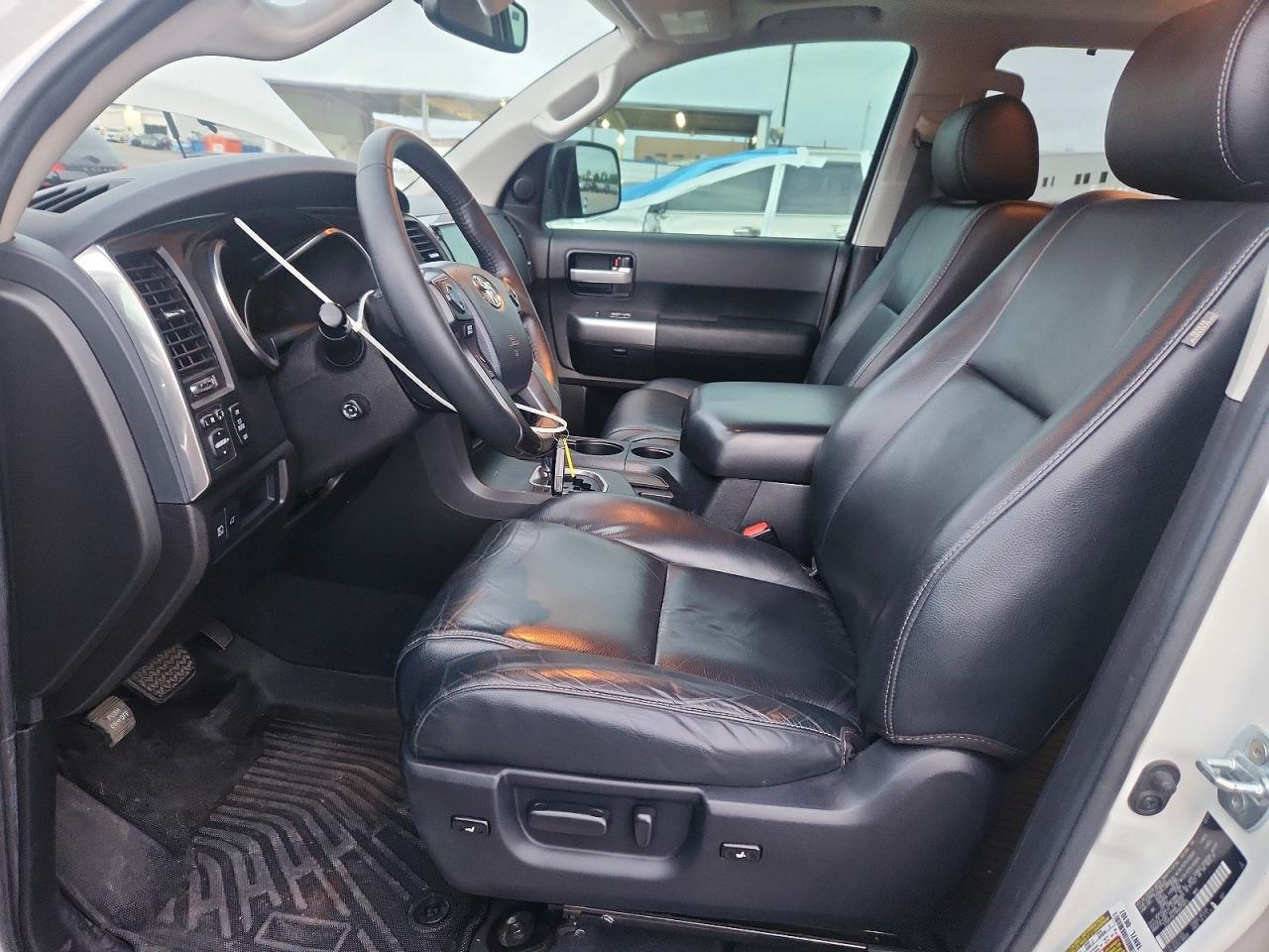 2021 Toyota Sequoia VIN 5TDHY5A11MS075874 photo 7