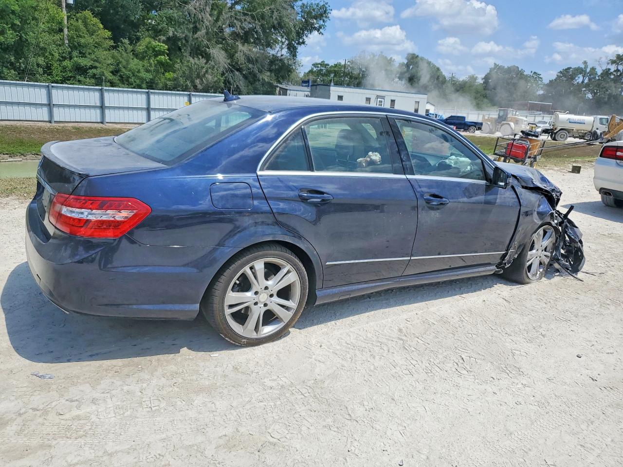 2013 Mercedes-Benz E-class VIN WDDHF5KB7DA766214 photo 3