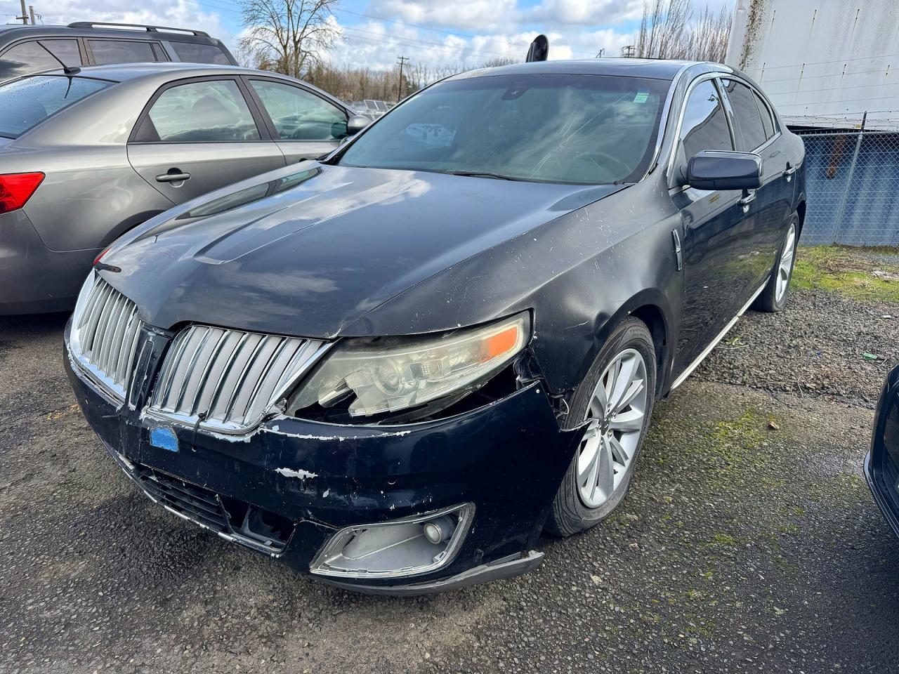 2009 Lincoln Mks VIN 1LNHM94RX9G608922 photo 2