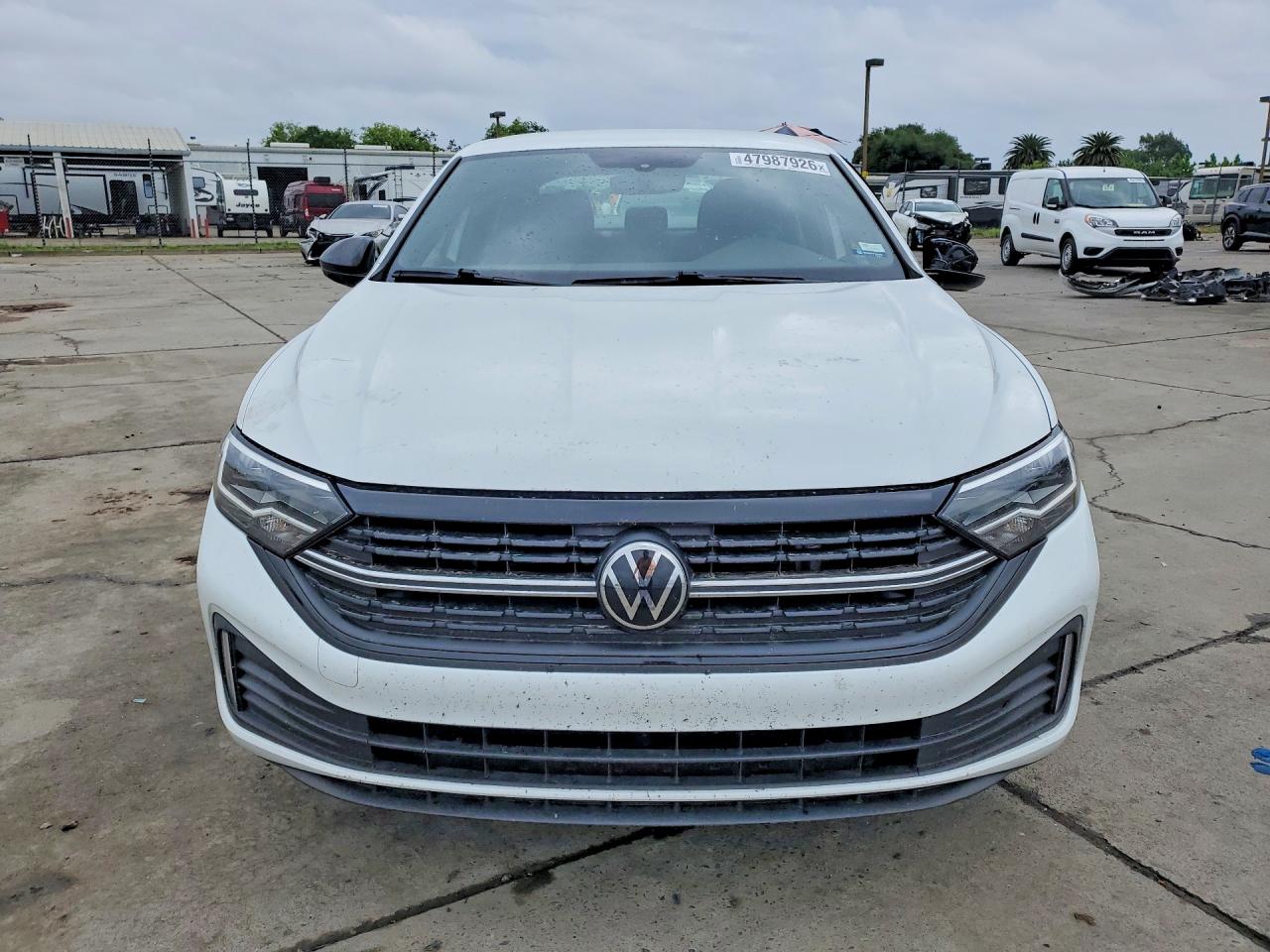 2023 Volkswagen Jetta VIN 3VWBM7BU6PM040335 photo 5
