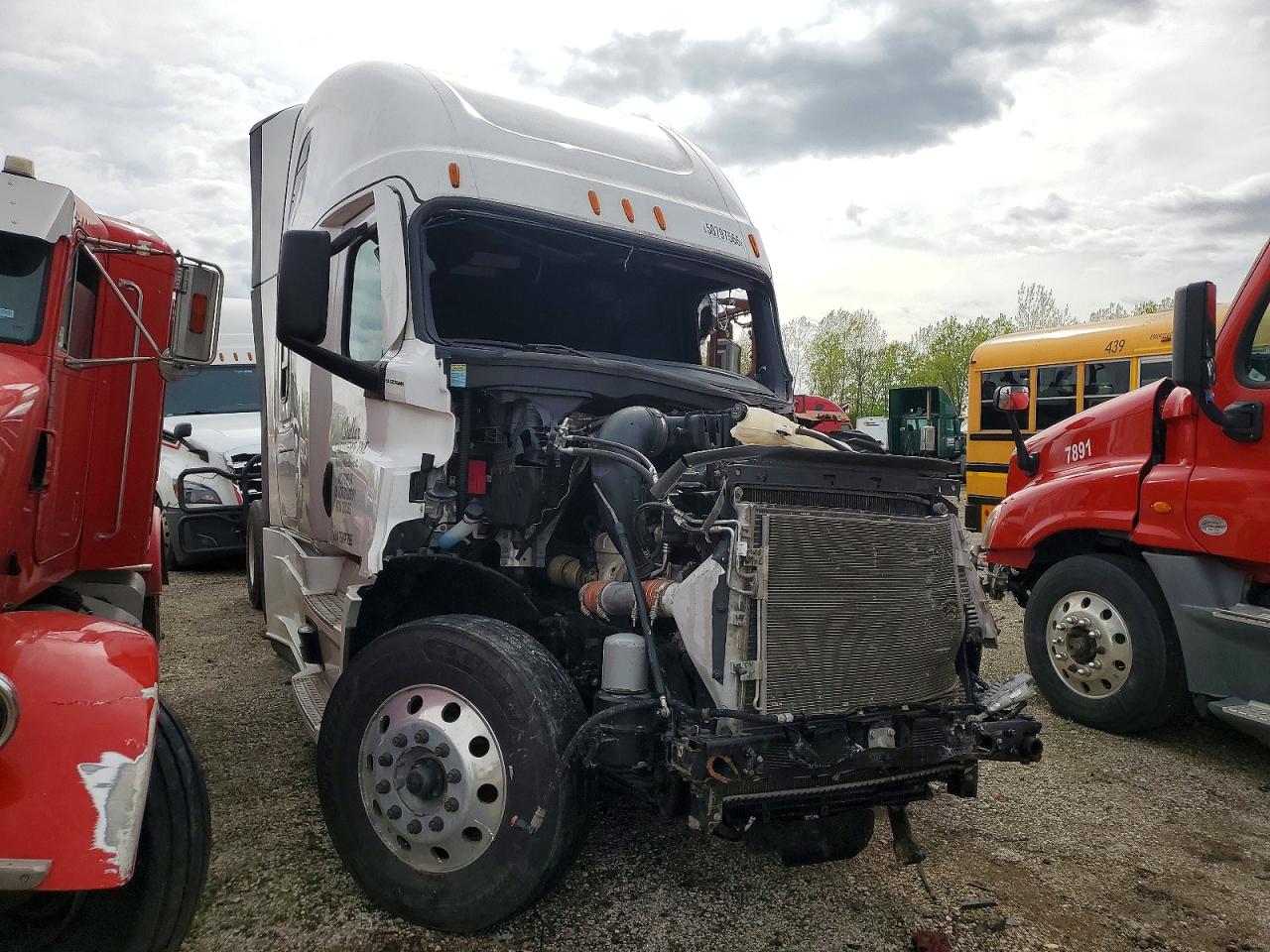 2026 FREIGHTLINER All other VIN 3AKJHHDR1TSWP7286 photo 1