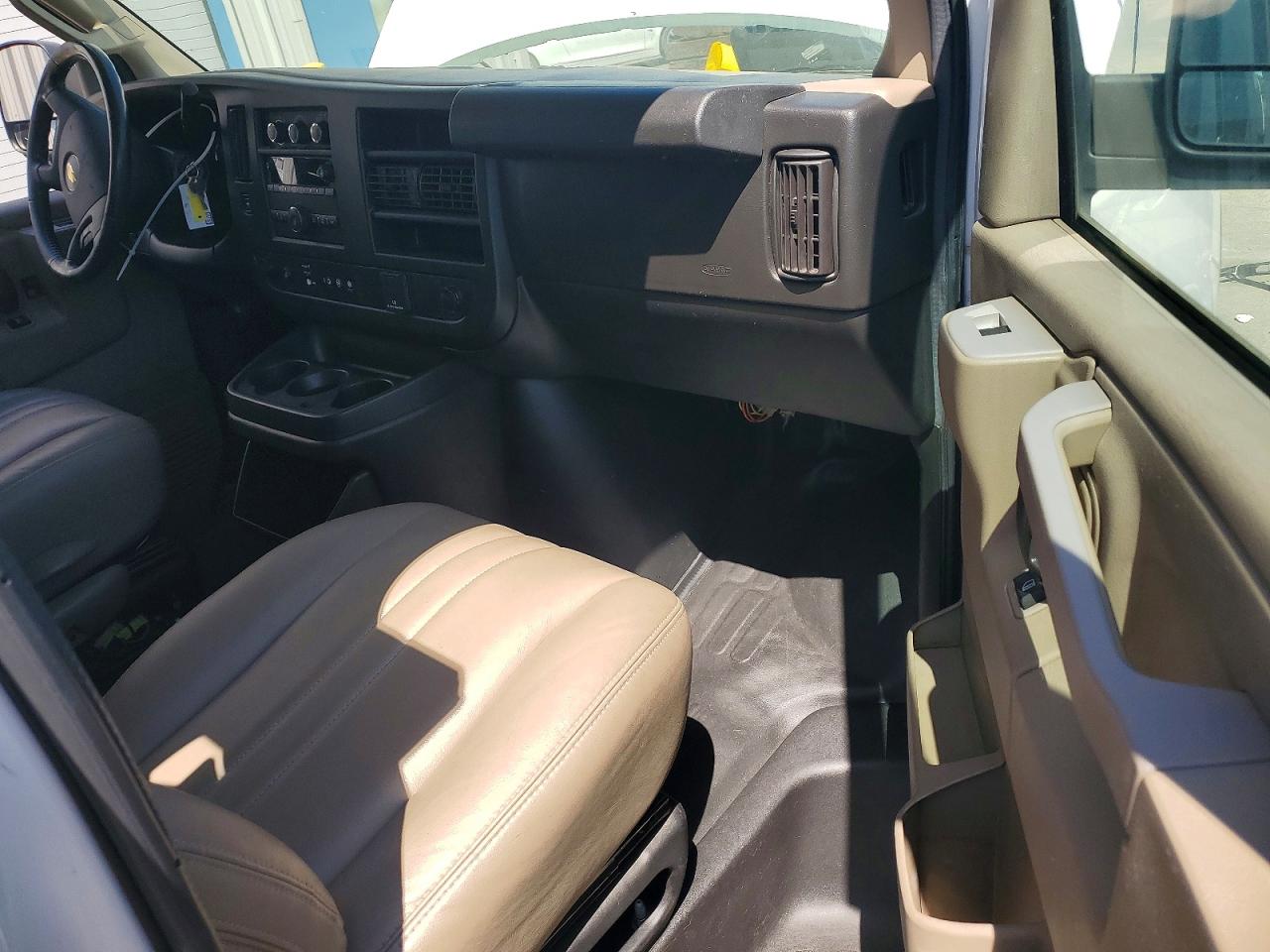 2020 CHEV Express VIN 1GCWGAFP7L1185758 photo 8