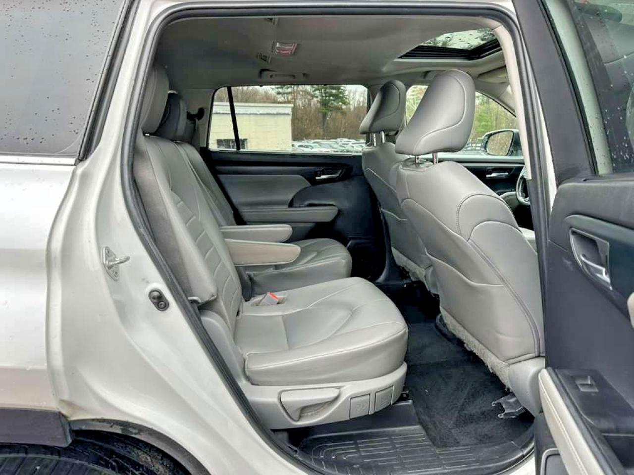 2023 Toyota Highlander VIN 5TDKDRBH0PS005064 photo 8
