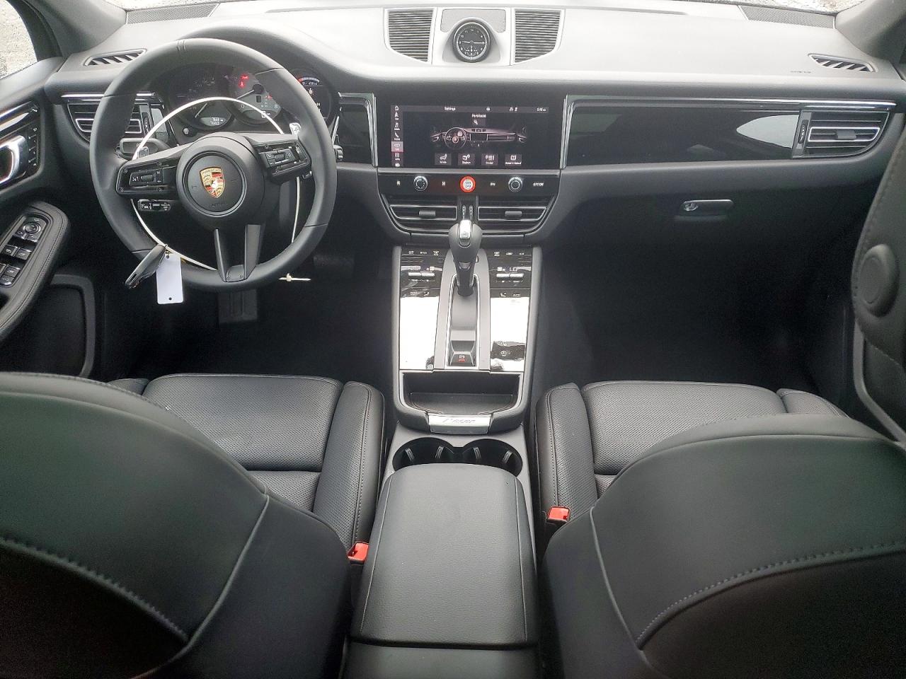 2026 Porsche Macan VIN WP1AG2A58TLB40353 photo 8