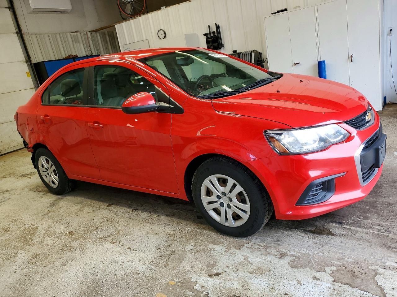 2019 Chevrolet SONIC VIN 1G1JB5SB0K4133565 photo 4