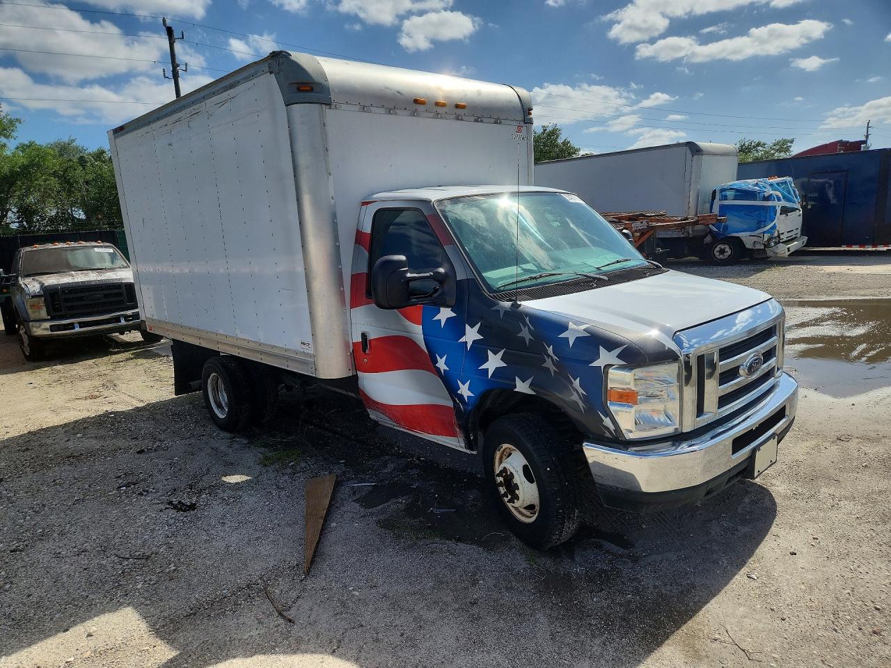 2017 FORD Econoline VIN 1FDWE3F64HDC68140 photo 4