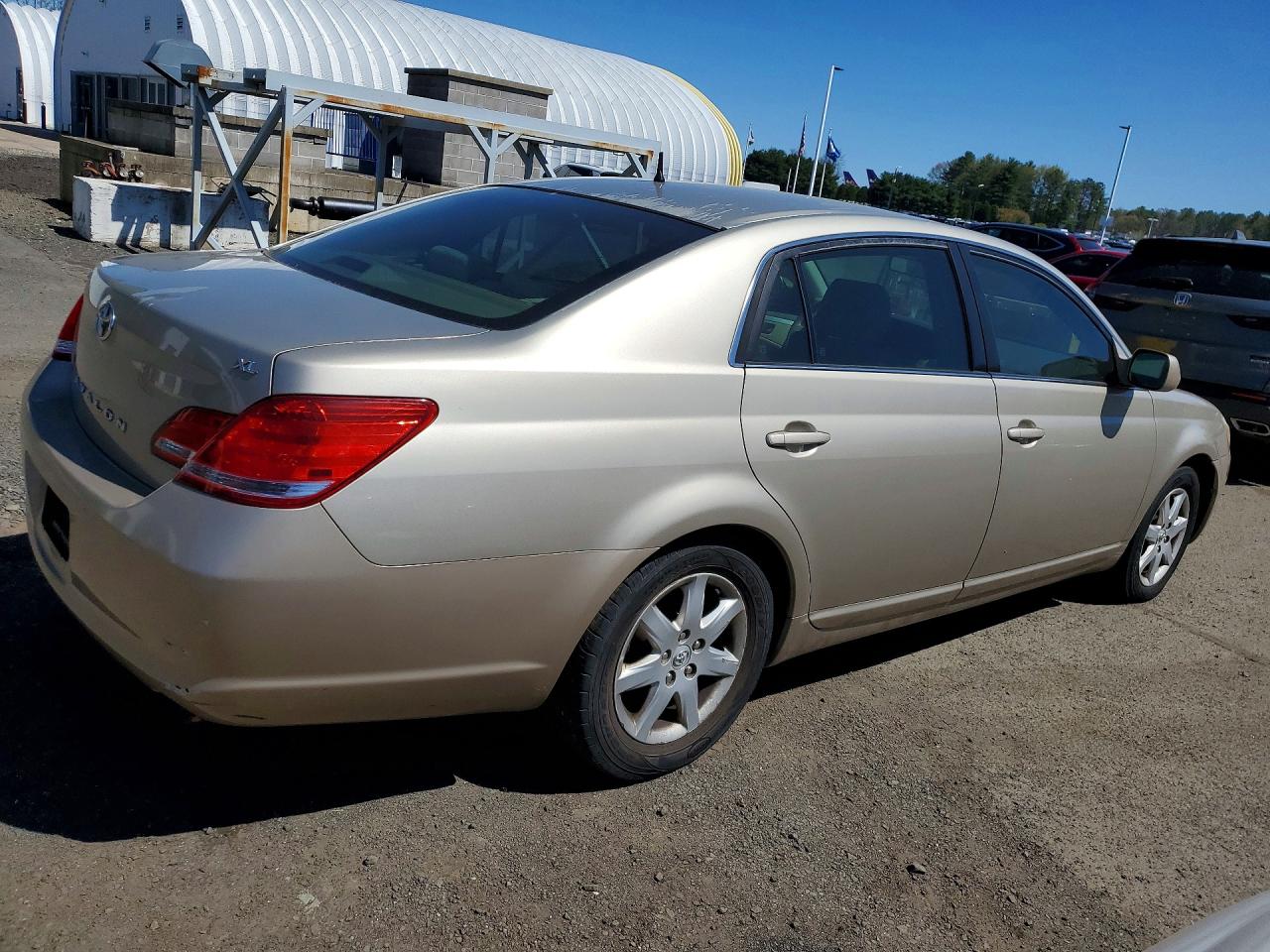 2006 Toyota Avalon VIN 4T1BK36B16U086753 photo 3