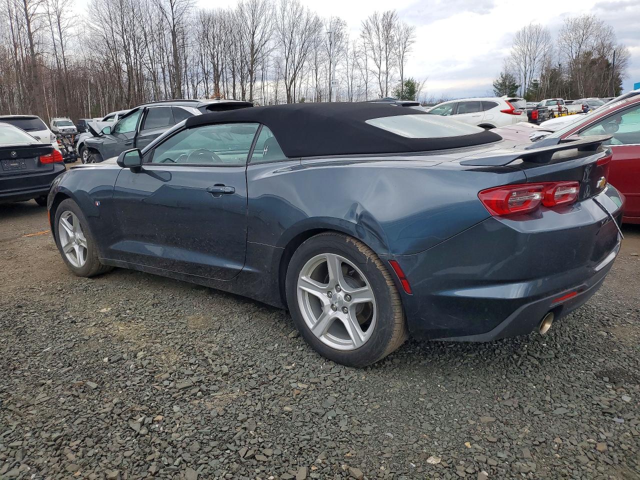 2023 Chevrolet Camaro VIN 1G1FB3DX5P0133210 photo 2