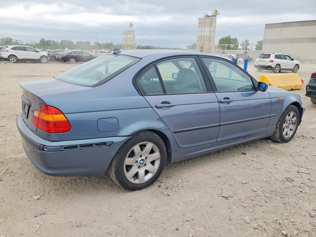 2004 BMW 3 series VIN WBAEU334X4PR10825 photo 3