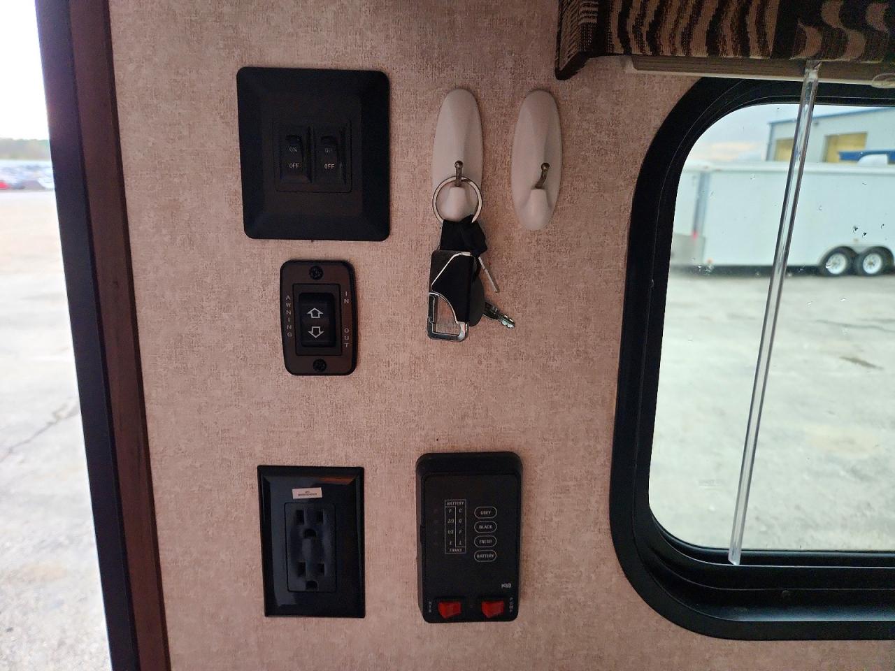 2017 JAYCO All models VIN 1UJBJ0BL4H17Z0602 photo 8