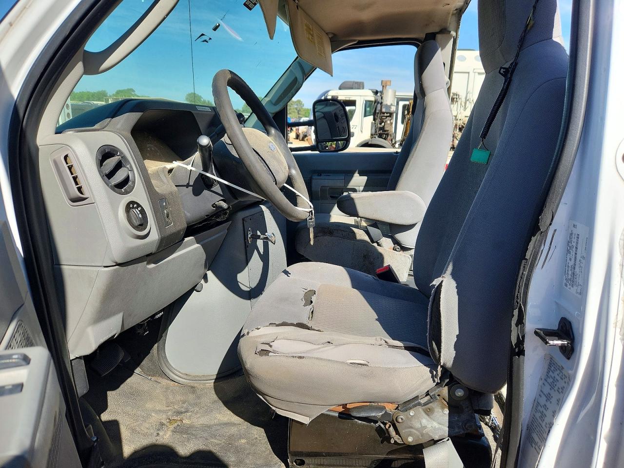 2018 Ford Econoline VIN 1FDXE4FS9JDC23210 photo 7