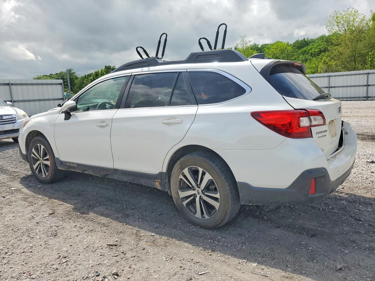 2019 Subaru Outback VIN 4S4BSANC2K3286734 photo 2