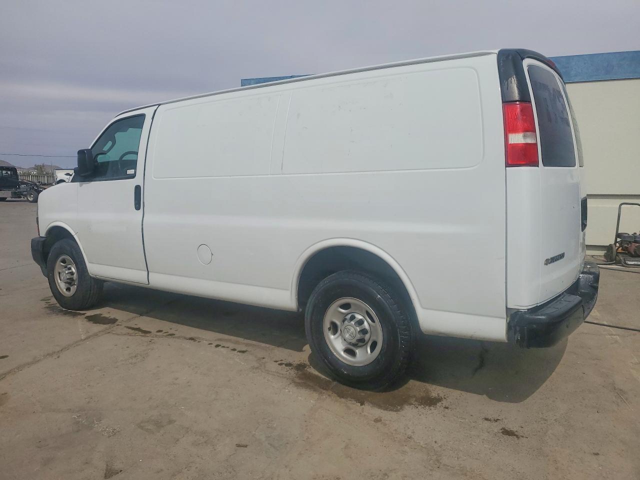 2019 CHEV Express VIN 1GCWGAFP3K1372428 photo 2
