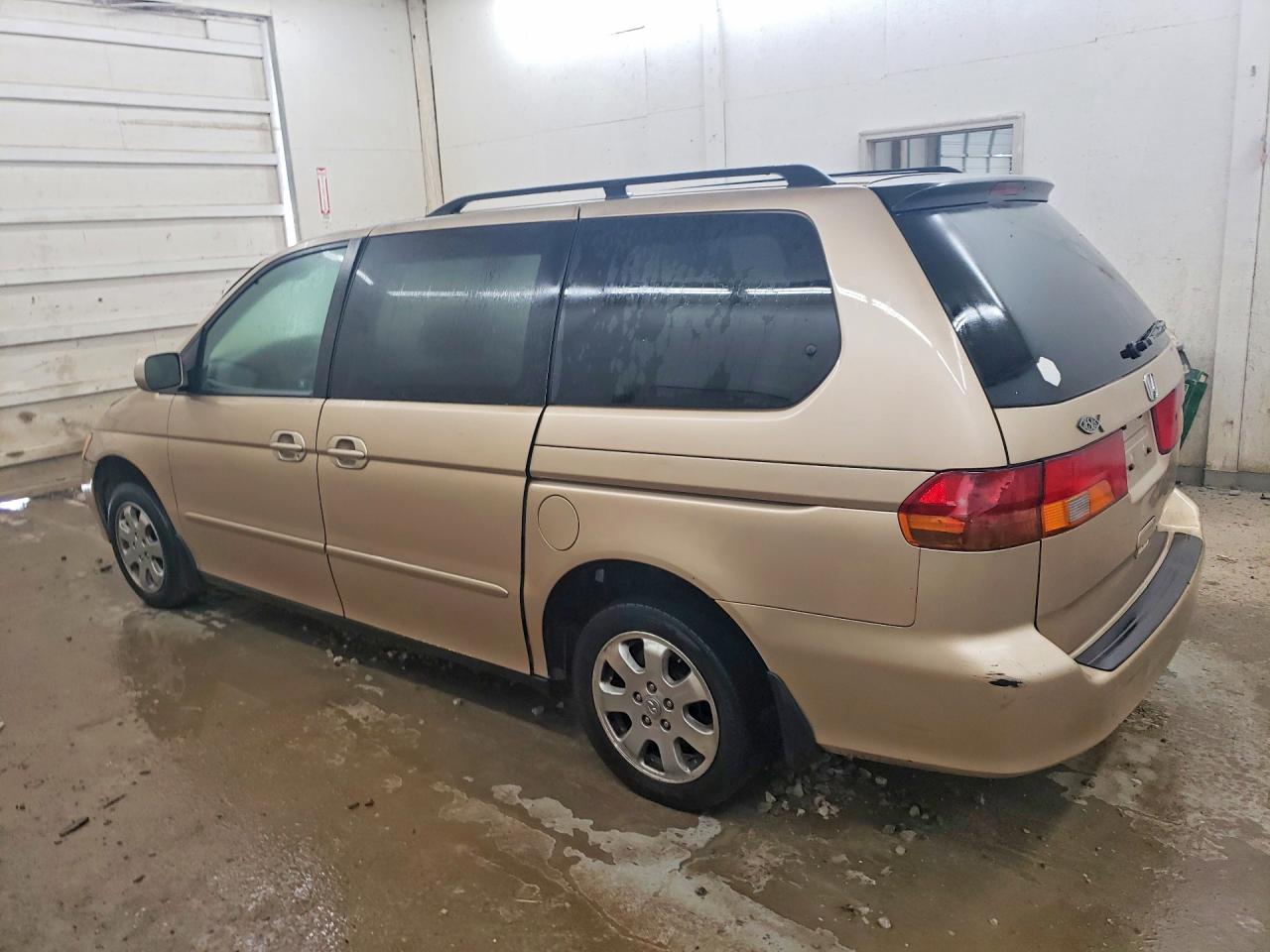 2002 Honda Odyssey VIN 2HKRL18612H578191 photo 2