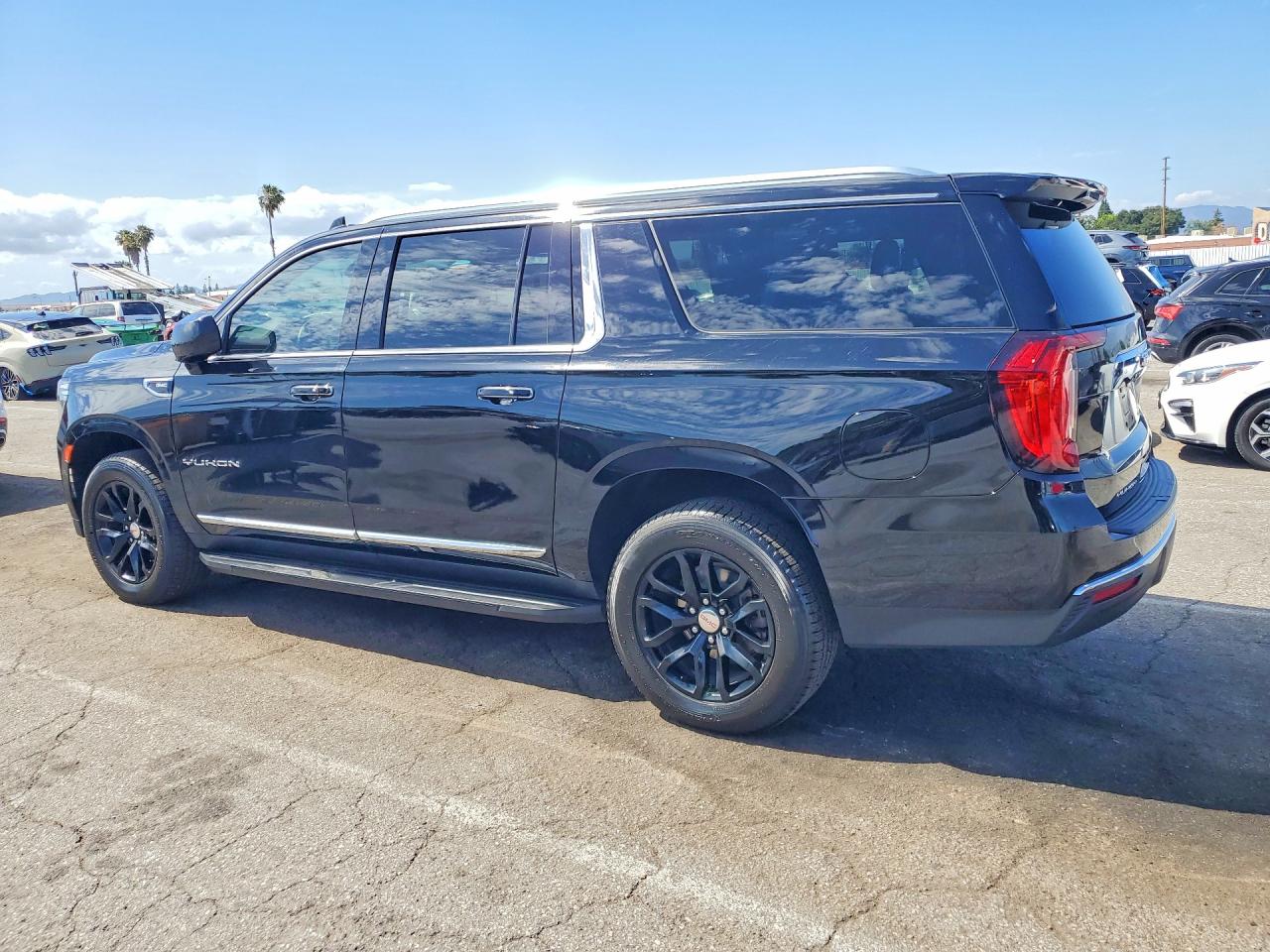 2023 GMC Yukon VIN 1GKS2GKDXPR180058 photo 2