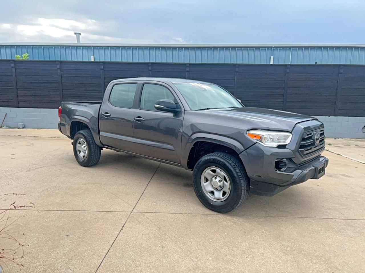 2018 Toyota Tacoma sr VIN 5TFAX5GN7JX104508 photo 1