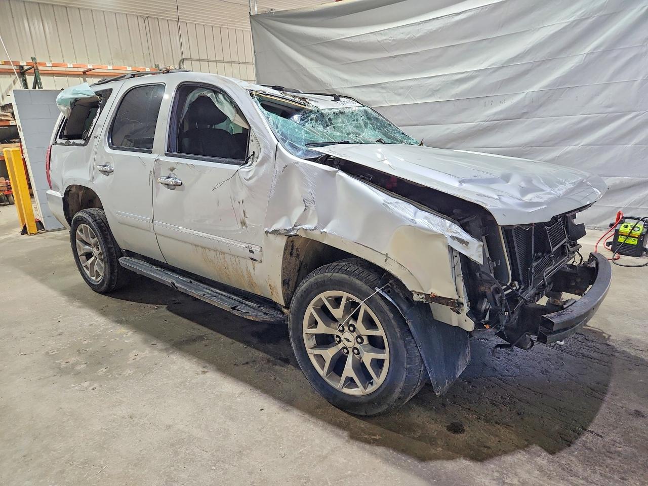 2014 Chevrolet Tahoe VIN 1GNSKCE07ER130929 photo 4
