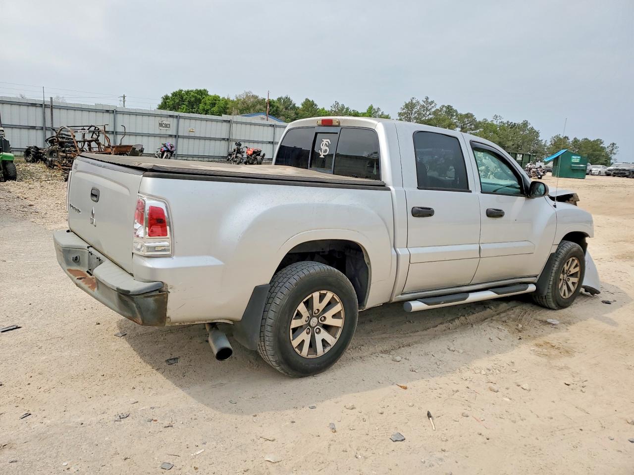 2007 Mitsubishi Raider VIN 1Z7HC28K27S109574 photo 3