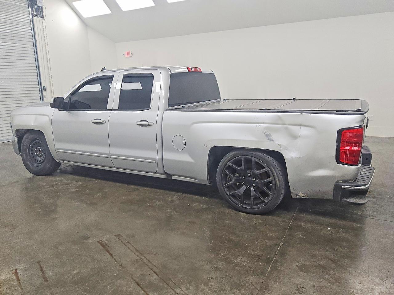 2017 Chevrolet All models VIN 1GCRCREC5HZ344971 photo 2