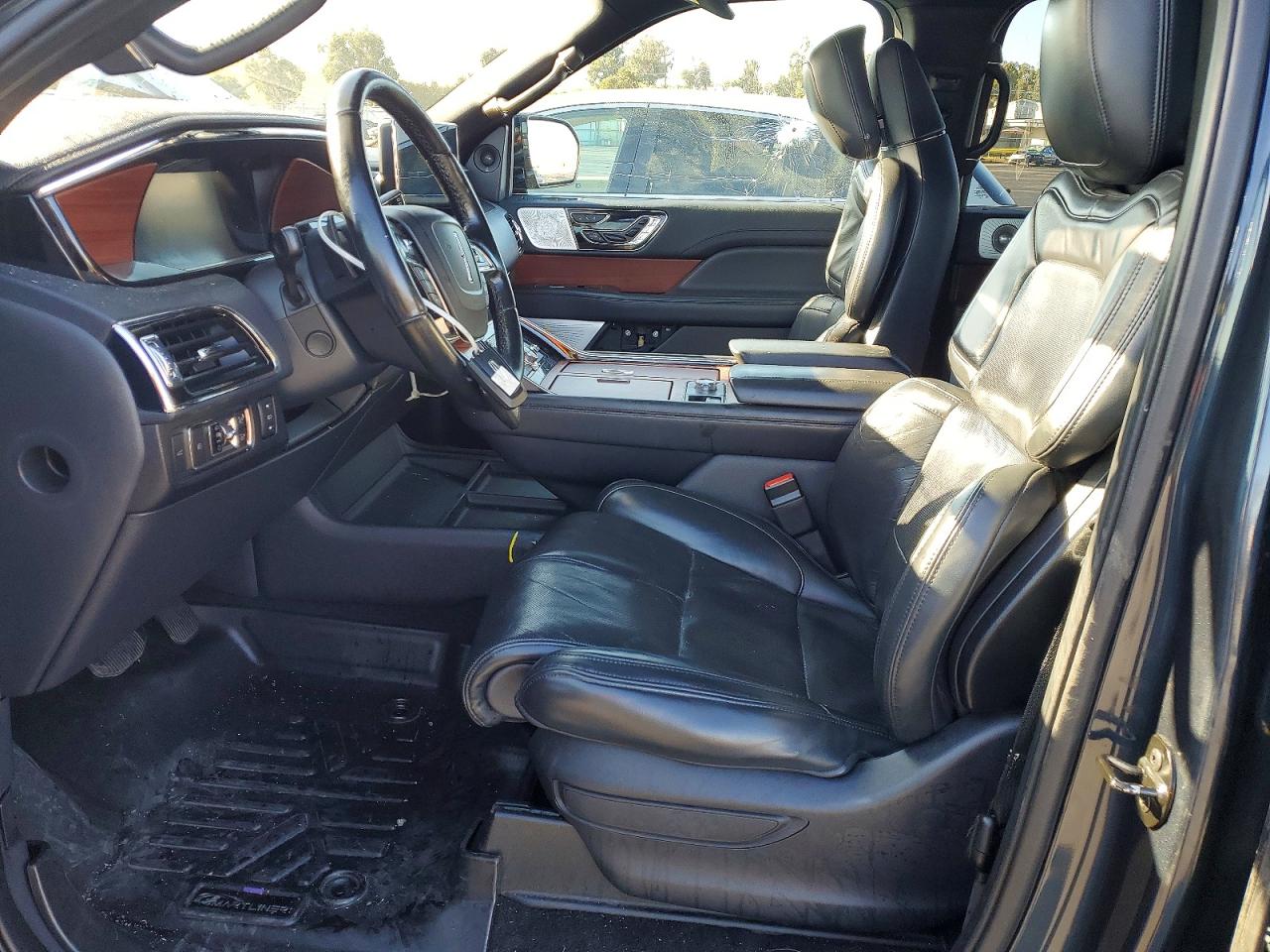 2022 Lincoln Navigator VIN 5LMJJ3LT9NEL01653 photo 7