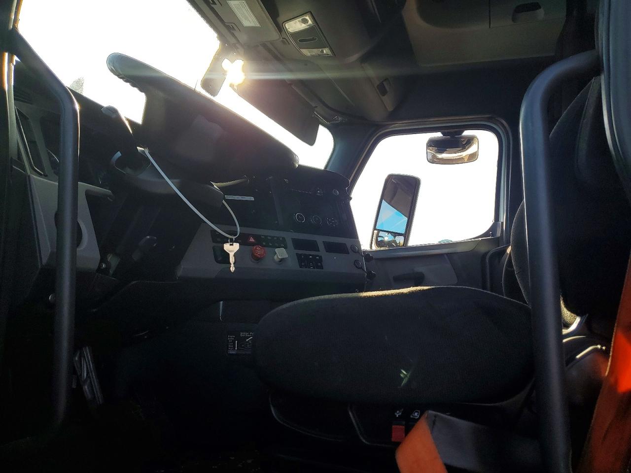 2020 FREIGHTLINER All other VIN 1FUJHHDR1LLLT2089 photo 5