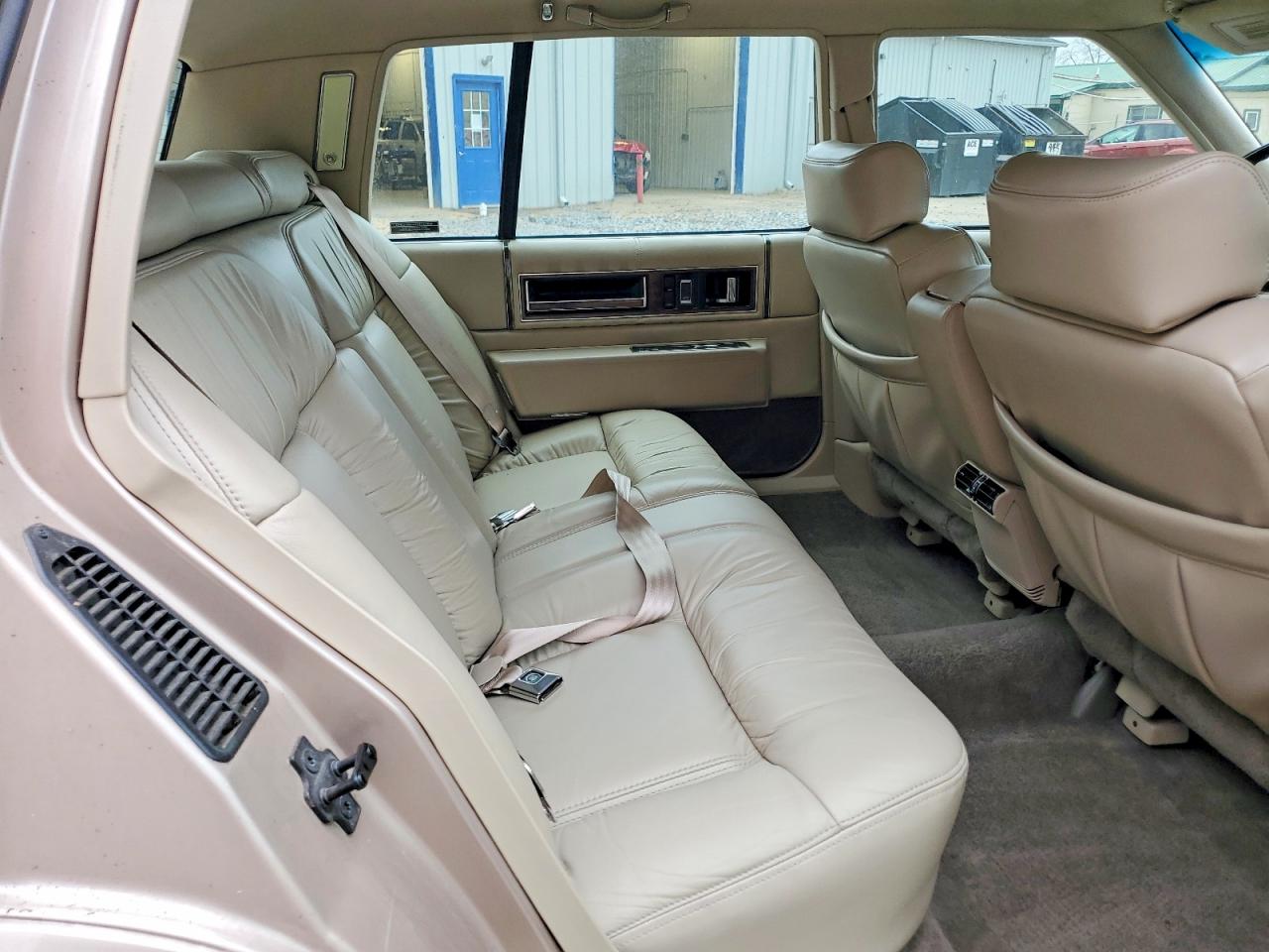 1993 Cadillac Deville VIN 1G6CD53B4P4215592 photo 10