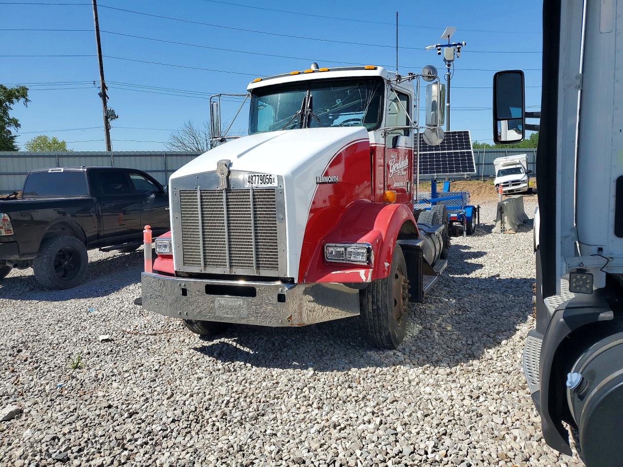 2000 KENWORTH All other VIN 1XKDD09X2YJ831077 photo 1