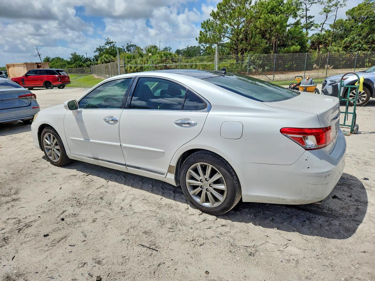 2011 Lexus ES350 VIN JTHBK1EG6B2448179 photo 2