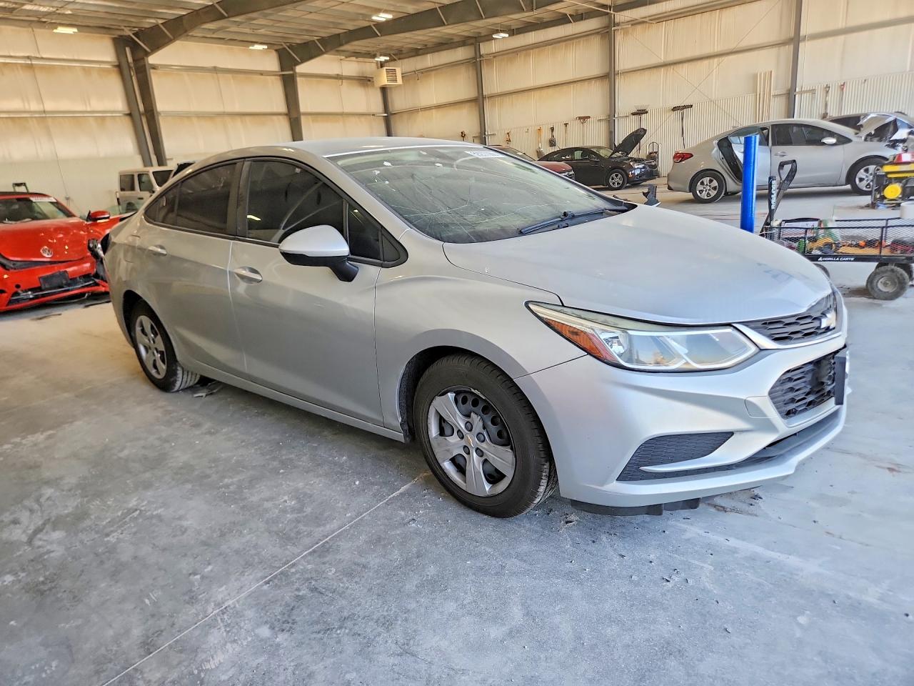 2017 Chevrolet Cruze VIN 1G1BC5SM8H7271381 photo 4