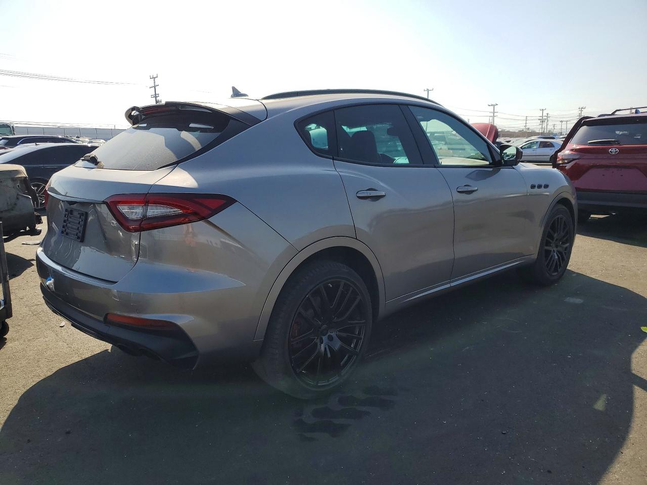 2019 Maserati Levante VIN ZN661YUS0KX323555 photo 3