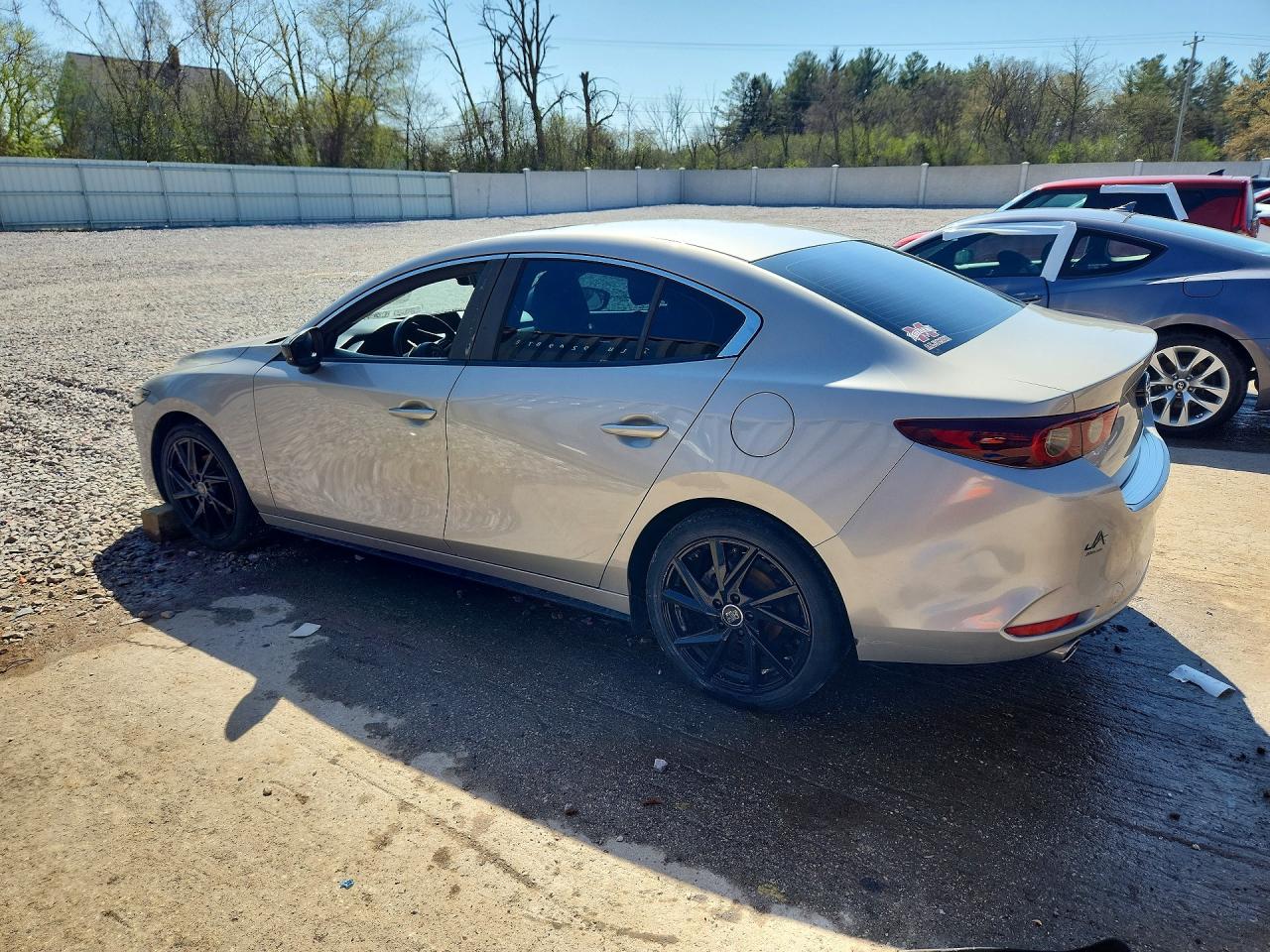 2022 Mazda 3 VIN JM1BPBCL1N1501602 photo 2