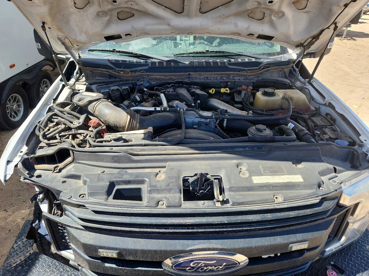 2018 Ford F550 VIN 1FDUF5HT2JDA04973 photo 11