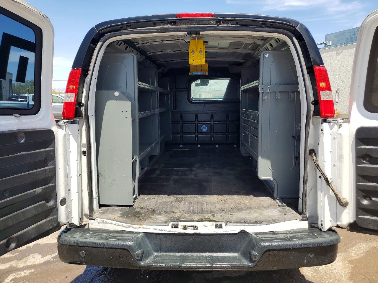 2019 CHEV Express VIN 1GCWGAFPXK1372099 photo 10